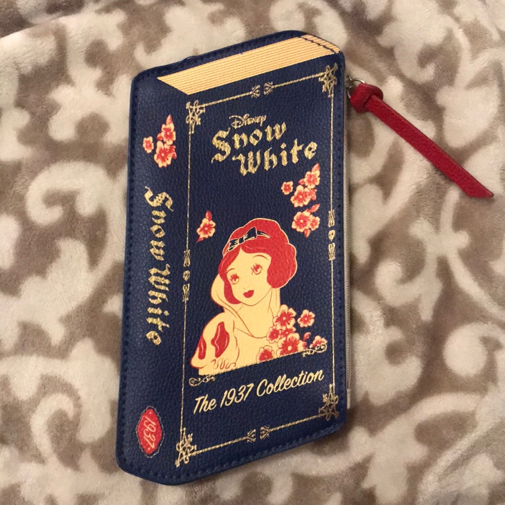 Snow White besame makeup bag